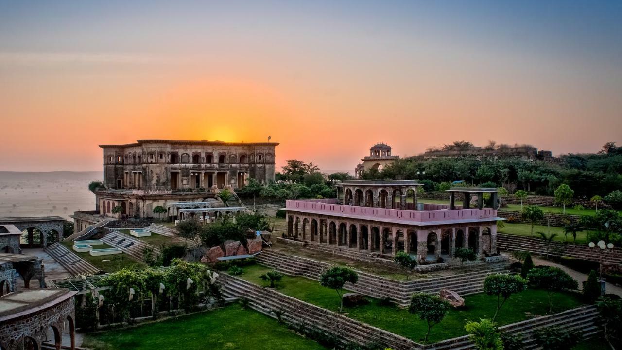 Neemrana'S - Tijara Fort Palace Exterior photo